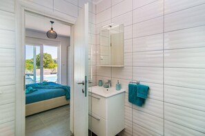 Hair dryer, towels