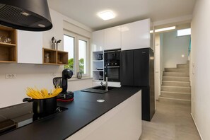 Mikrobølgeovn, oppvaskmaskin og kaffetrakter/tekoker