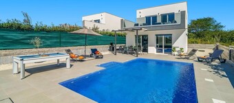 Villa Lavandula by Villa Plus
