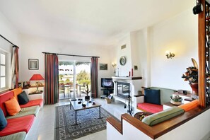 Smart TV, table tennis - Villa Maisie by Villa Plus (Praia do Carvoeiro)