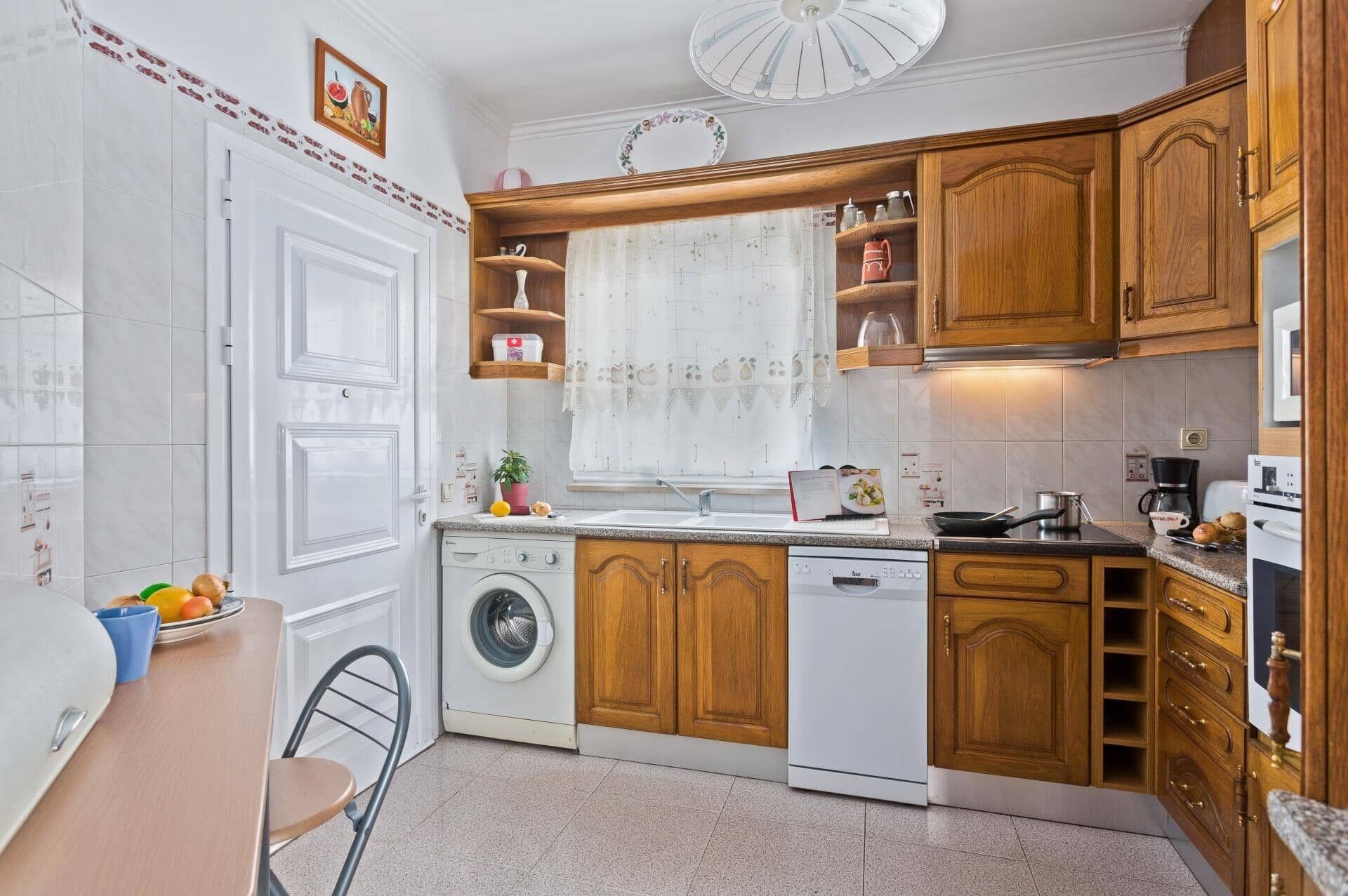 Microwave, dishwasher, coffee/tea maker