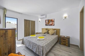 5 Schlafzimmer, Bügeleisen/Bügelbrett, kostenloses WLAN, Bettwäsche