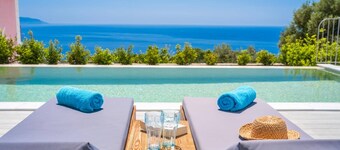 Villa Prasino by Villa Plus