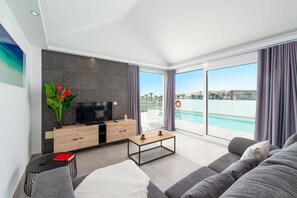 Smart TV - Villa Napoli by Villa Plus (Playa Blanca)