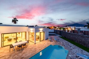 Pool - Villa La Nueva by Villa Plus (Playa Blanca)