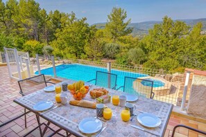 Outdoor dining - Villa Colombes by Villa Plus (Draguignan)