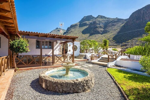 Villa Colmena by Villa Plus