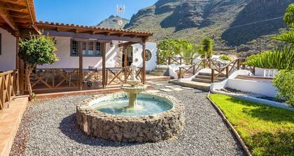 Villa Colmena by Villa Plus