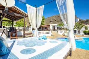 Outdoor dining - Villa Colmena by Villa Plus (Guía de Isora)