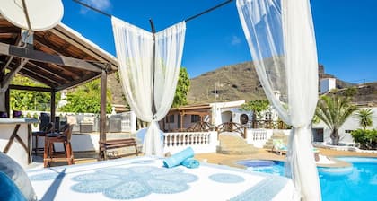 Villa Colmena by Villa Plus