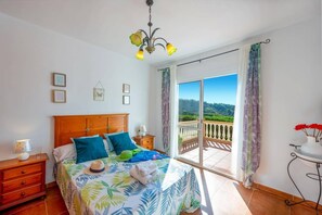 3 bedrooms, WiFi, bed sheets