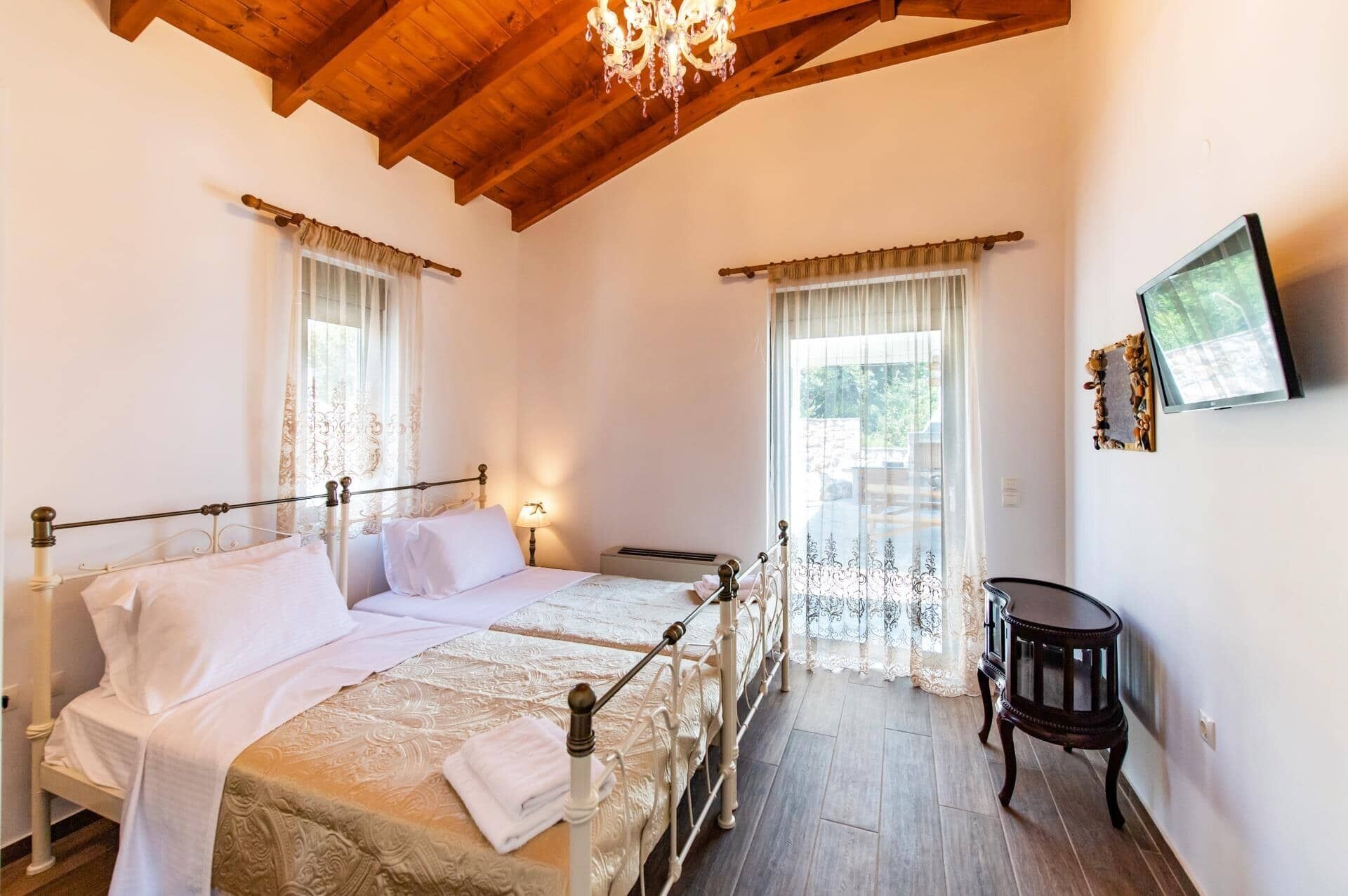 4 bedrooms, WiFi, bed sheets