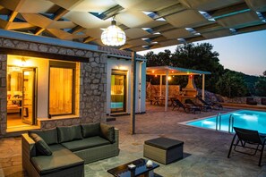 Unclassified image, 3 of 28, button - Villa Loulou by Villa Plus (Episkopos)