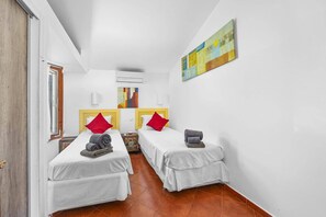 3 bedrooms, iron/ironing board, free WiFi, bed sheets