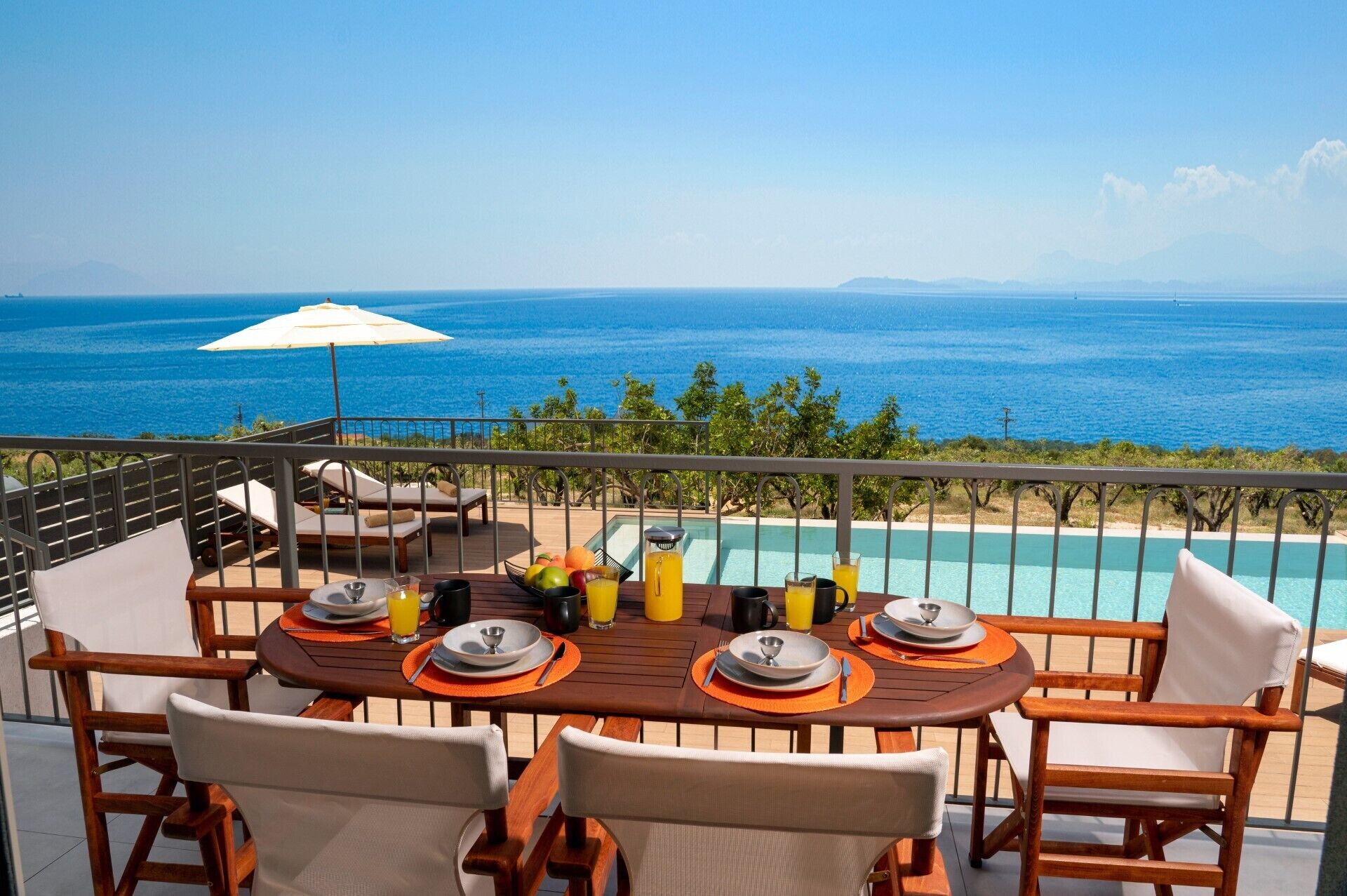 屋外ダイニングエリア