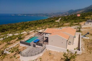 Unclassified image, 5 of 24, button