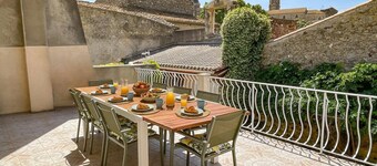 Villa De La Cloche by Villa Plus