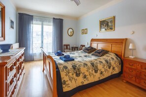 4 bedrooms, iron/ironing board, free WiFi, bed sheets