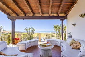 Property grounds - Villa Nautilus by Villa Plus (Santa Maria del Focallo)
