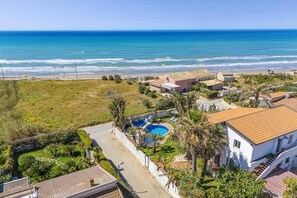 Pool - Villa Nautilus by Villa Plus (Santa Maria del Focallo)