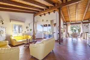 Smart TV, ping pong - Villa Nautilus by Villa Plus (Santa Maria del Focallo)