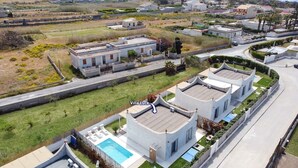 Villa Luce, avec piscine, jardin et vue sur la mer.