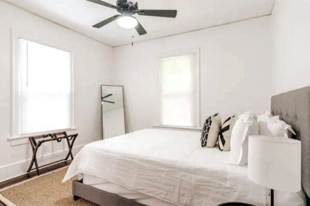Spacious Mozley Pk Sleeps 6 w/ 2 Baths