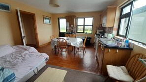 公寓, 1 張加大雙人床及 1 張梳化床 | 用餐區