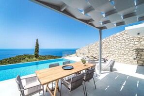 Outdoor dining - Villa Owls Secret by Villa Plus (Lefkada)