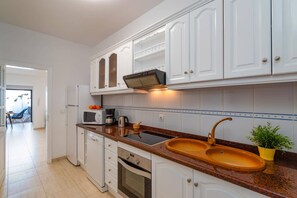 Microondas, lavavajillas y cafetera y tetera 