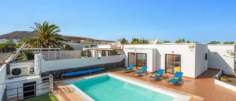 Piscina all'aperto, una piscina riscaldata