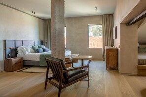 Premium Double Room, Sea View | Desk, laptop workspace, bed sheets - Hotel Ur Bare (Zarautz)