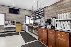 Free daily buffet breakfast - Highbridge Hotel (Bronx)