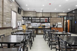 Free daily buffet breakfast - Highbridge Hotel (Bronx)