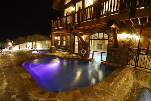 Designer Mountain Home with Stunning Views, Private Hot Tub, & Ski In/Out Lodge