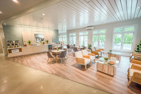 Free daily cooked-to-order breakfast