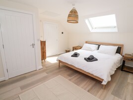 4 bedrooms, individually decorated, individually furnished, free WiFi