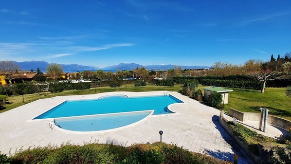 Outdoor pool, pool loungers