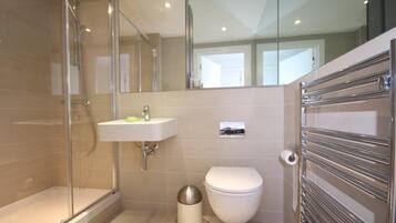 Apartment, 1 Queen Bed with Sofa bed | Bathroom | Separate tub and shower, deep soaking tub, hair dryer, towels