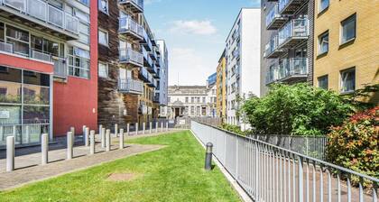 Central London 2-bed Apartment