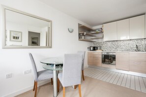 Apartment, 1 Queen Bed with Sofa bed | Private kitchen | Fridge, microwave, oven, stovetop - Central London 2-bed Apartment (London)