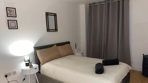 Leilighet, 1 queensize-seng med sovesofa | 2 soverom, strykejern/-brett, wi-fi (inkludert) og sengetøy