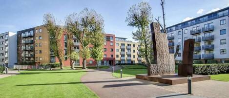 アパートメント クイーンベッド 1 台ソファーベッド付き | 施設の敷地