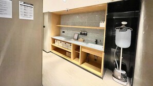 A modern bathroom with a vanity, shelves, and a shower area. - Ji Hotel Shanghai New Jiangwan City Yingao Road (Shanghai)