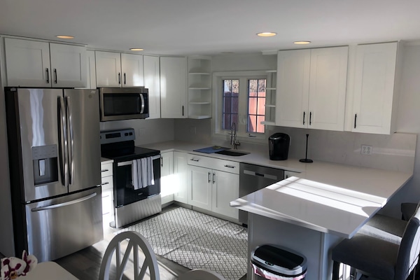 Køleskab, mikrobølgeovn, ovn, kogeplade