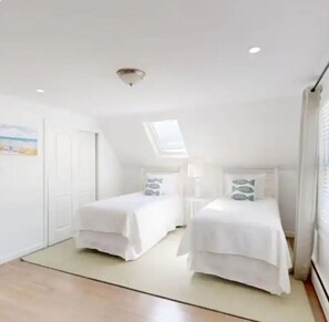 4 bedrooms, travel crib, free WiFi, bed sheets