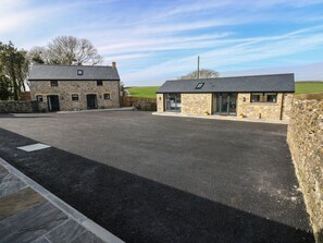 Cottage | Property grounds - The Cwtch (Bridgend)