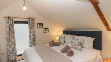 2 bedrooms, individually decorated, individually furnished, free WiFi