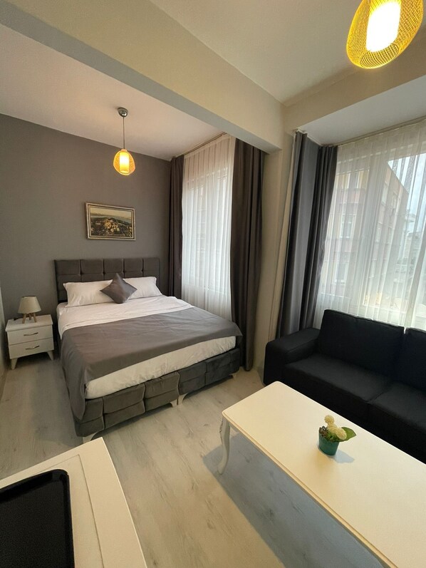 Standard Quadruple Room | Minibar, in-room safe, soundproofing, iron/ironing board - oldmile palace hotel (Istanbul)