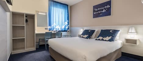 Desk, laptop workspace, soundproofing, free WiFi